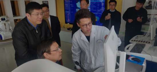 ���Қgӭ����ʡ�l(w��i)��ί�hί��(sh��)ӛ����ǰ�I(l��ng)��(d��o)һ���W�Rʏ��ʥ���ڿƼ����޹�˾�{(di��o)��ָ��(d��o)����